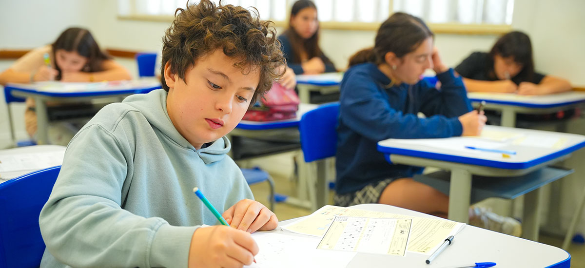 Aprender é analisar, argumentar e construir conhecimento.